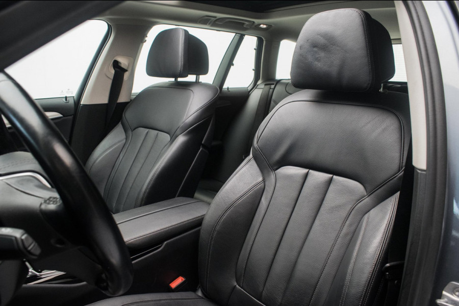 BMW 5 Serie Touring 520i High Executive Luxury Line NL-auto [ Adaptive Cruise Panoramadak Harman/Kardon El. Trekhaak 360 Camera ]