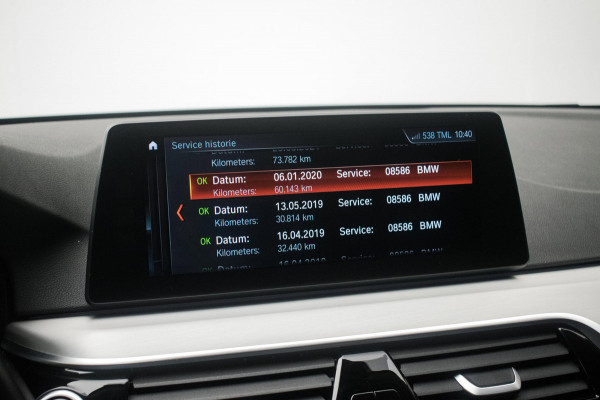 BMW 5 Serie Touring 520i High Executive Luxury Line NL-auto [ Adaptive Cruise Panoramadak Harman/Kardon El. Trekhaak 360 Camera ]