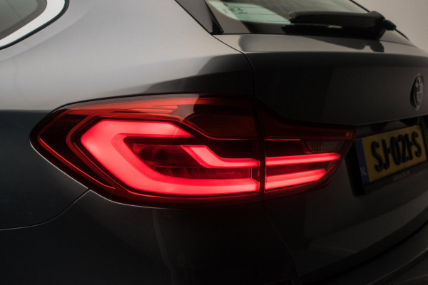 BMW 5 Serie Touring 520i High Executive Luxury Line NL-auto [ Adaptive Cruise Panoramadak Harman/Kardon El. Trekhaak 360 Camera ]