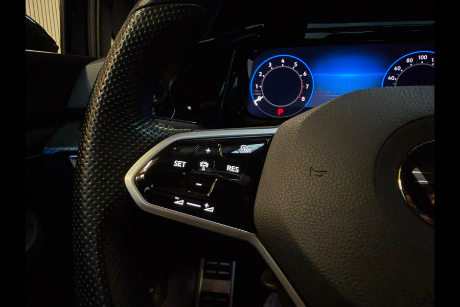 Volkswagen Golf GERESERVEERD! 1.5 eTSI R-Line 3X R-Line |BTW|PANO|IQ LIGHTS|VIRTUAL|SFEERVERLICHTING|CARPLAY|CAMERA|DEAL