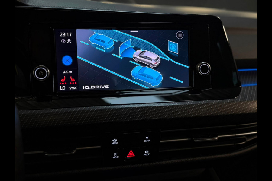 Volkswagen Golf GERESERVEERD! 1.5 eTSI R-Line 3X R-Line |BTW|PANO|IQ LIGHTS|VIRTUAL|SFEERVERLICHTING|CARPLAY|CAMERA|DEAL