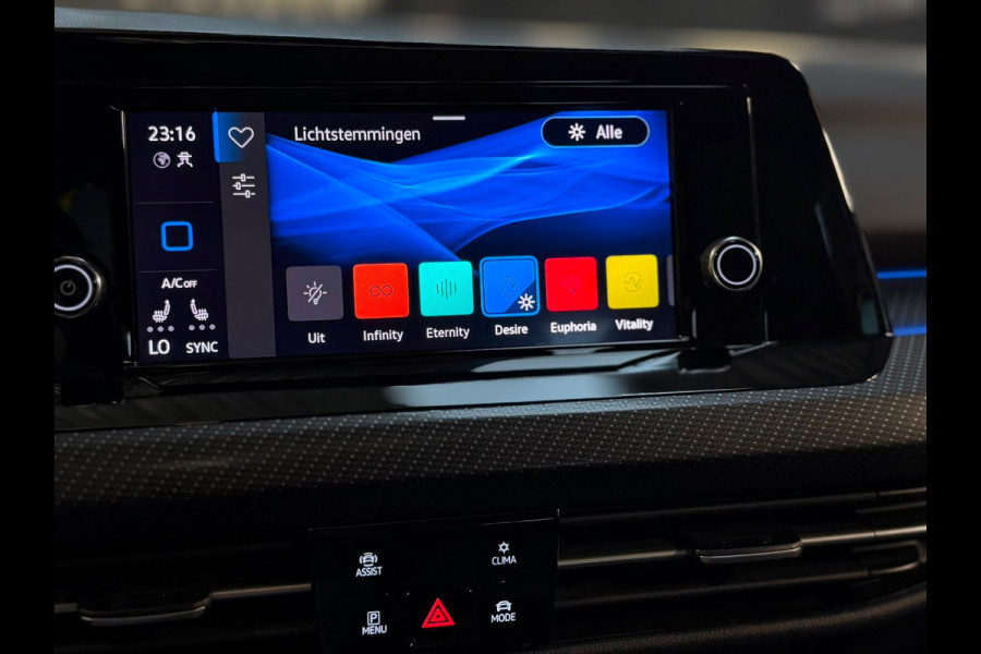 Volkswagen Golf GERESERVEERD! 1.5 eTSI R-Line 3X R-Line |BTW|PANO|IQ LIGHTS|VIRTUAL|SFEERVERLICHTING|CARPLAY|CAMERA|DEAL