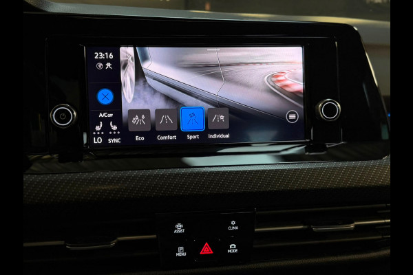 Volkswagen Golf GERESERVEERD! 1.5 eTSI R-Line 3X R-Line |BTW|PANO|IQ LIGHTS|VIRTUAL|SFEERVERLICHTING|CARPLAY|CAMERA|DEAL