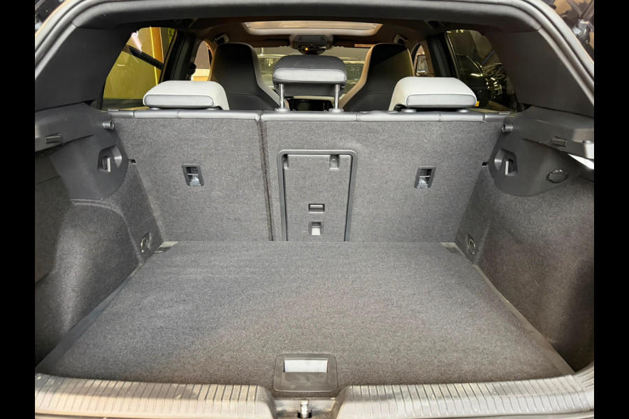 Volkswagen Golf GERESERVEERD! 1.5 eTSI R-Line 3X R-Line |BTW|PANO|IQ LIGHTS|VIRTUAL|SFEERVERLICHTING|CARPLAY|CAMERA|DEAL