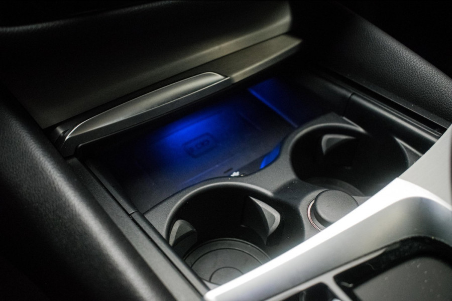 BMW 5 Serie Touring 520i High Executive Luxury Line NL-auto [ Adaptive Cruise Panoramadak Harman/Kardon El. Trekhaak 360 Camera ]