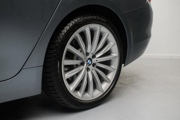 BMW 5 Serie Touring 520i High Executive Luxury Line NL-auto [ Adaptive Cruise Panoramadak Harman/Kardon El. Trekhaak 360 Camera ]