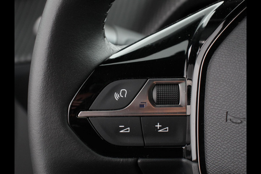 Peugeot e-2008 EV Allure Pack 54 kWh Navigatie Apple Carplay/Android Auto Climate Control Parkeer sensoren Lichtmetalen Velgen