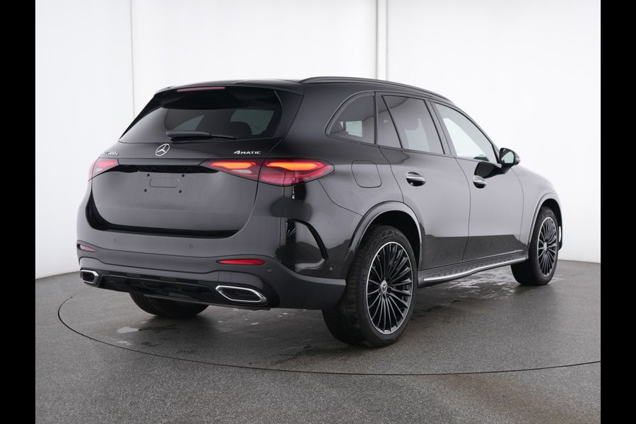 Mercedes-Benz GLC 300 e 4MATIC AMG Plug-In Hybride AMG Line | Night Pakket | Panorama Schuif-Kanteldak | Distronic | Parkeerpakket met 360°-camera. Inclusief 24 maanden Mercedes-Benz Certified garantie voor Europa.