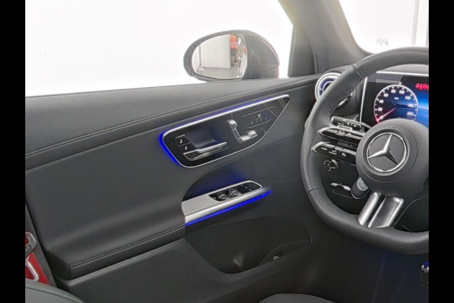 Mercedes-Benz GLC 300 e 4MATIC AMG Plug-In Hybride AMG Line | Night Pakket | Panorama Schuif-Kanteldak | Distronic | Parkeerpakket met 360°-camera. Inclusief 24 maanden Mercedes-Benz Certified garantie voor Europa.