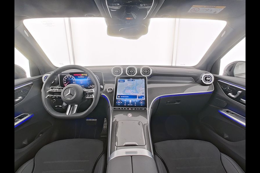 Mercedes-Benz GLC 300 e 4MATIC AMG Plug-In Hybride AMG Line | Night Pakket | Panorama Schuif-Kanteldak | Distronic | Parkeerpakket met 360°-camera. Inclusief 24 maanden Mercedes-Benz Certified garantie voor Europa.