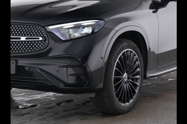 Mercedes-Benz GLC 300 e 4MATIC AMG Plug-In Hybride AMG Line | Night Pakket | Panorama Schuif-Kanteldak | Distronic | Parkeerpakket met 360°-camera. Inclusief 24 maanden Mercedes-Benz Certified garantie voor Europa.