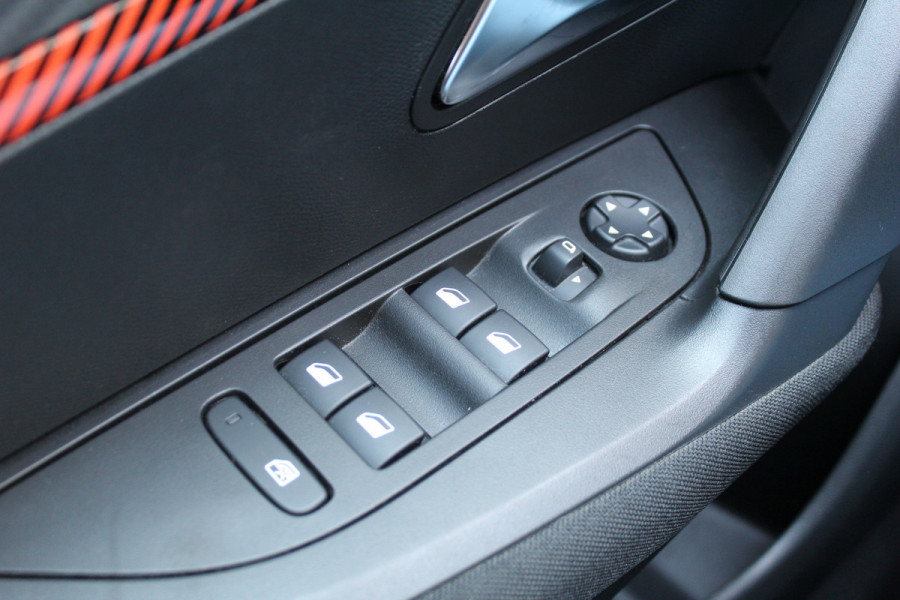 Peugeot e-2008 EV Active 50 kWh | Camera | Carplay | Cruise