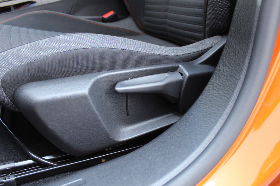 Peugeot e-2008 EV Active 50 kWh | Camera | Carplay | Cruise