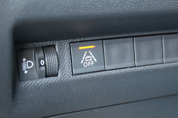 Peugeot e-2008 EV Active 50 kWh | Camera | Carplay | Cruise