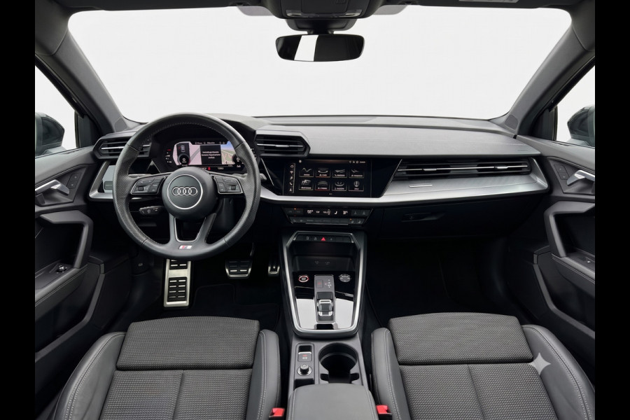 Audi A3 Sportback 30 TFSI S edition 110PK | S-line in & exterieur | Trekhaak | Stoelverwarming |