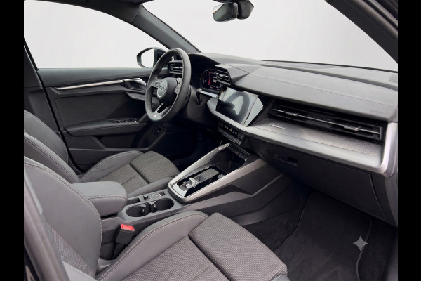 Audi A3 Sportback 30 TFSI S edition 110PK | S-line in & exterieur | Trekhaak | Stoelverwarming |