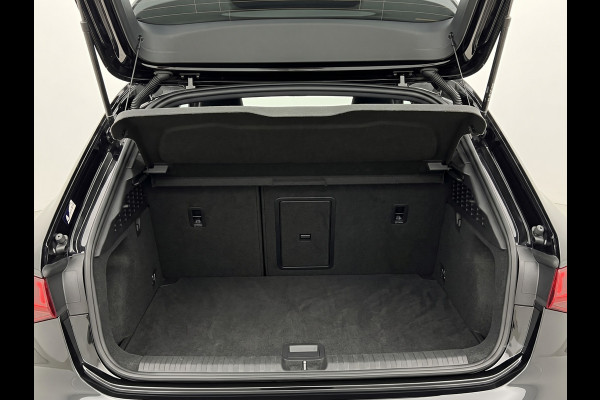 Audi A3 Sportback 30 TFSI S edition 110PK | S-line in & exterieur | Trekhaak | Stoelverwarming |