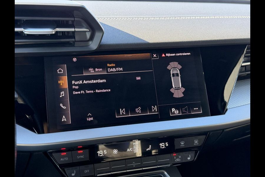 Audi A3 Sportback 30 TFSI S edition 110PK | S-line in & exterieur | Trekhaak | Stoelverwarming |