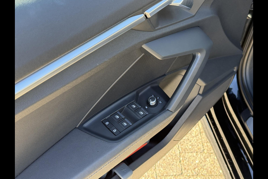 Audi A3 Sportback 30 TFSI S edition 110PK | S-line in & exterieur | Trekhaak | Stoelverwarming |