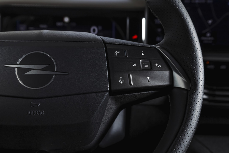 Opel Grandland 1.2 Turbo Hybrid GS | Dig. Cockpit | Adapt. Cruise | Stoel-+Stuurverw. | PDC | Camera | NAV + App. Connect | LM 19" | 3150