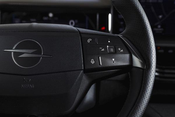 Opel Grandland 1.2 Turbo Hybrid GS | Dig. Cockpit | Adapt. Cruise | Stoel-+Stuurverw. | PDC | Camera | NAV + App. Connect | LM 19" | 3150