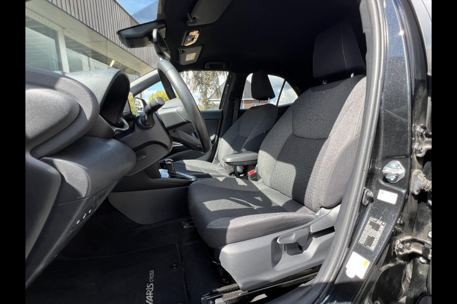 Toyota Yaris Cross 1.5 Hybrid Dynamic Plus | Dodehoekherkenning, Parkeersensoren, Stoel + Stuurverwarming, , Keyless, 17 inch, Smart connect