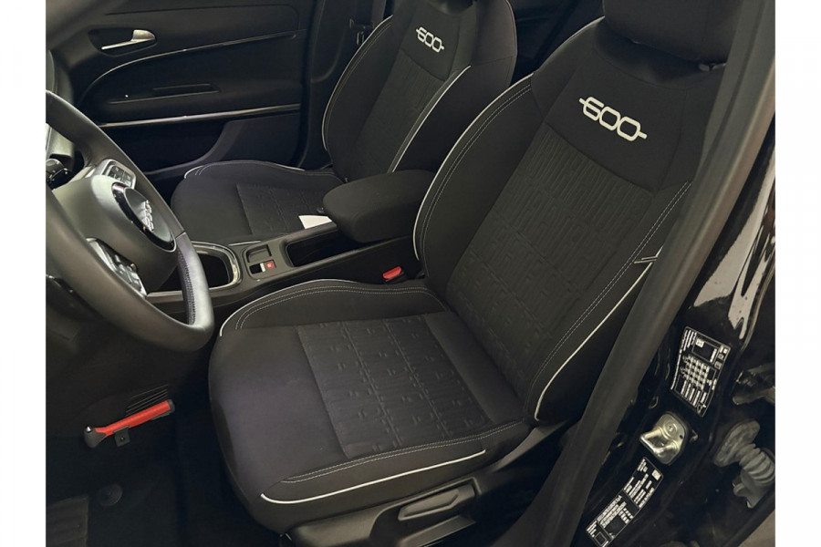 Fiat 600 1.2 Hybrid Urban FULL OPTIONS!!
