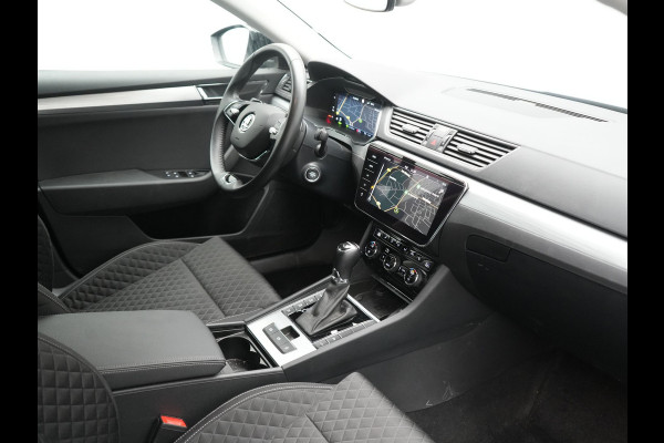Škoda Superb Combi 1.4 TSI iV Business Edition PHEV 218pk Dealer O.H. | Adaptive Cruise | Camera | Stoelen Verwarmd | Apple Carplay | Navigatie | Crystal LED | DAB | Plug In Hybrid |