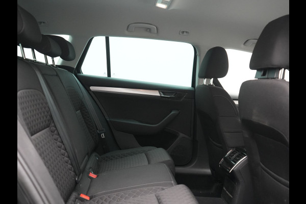 Škoda Superb Combi 1.4 TSI iV Business Edition PHEV 218pk Dealer O.H. | Adaptive Cruise | Camera | Stoelen Verwarmd | Apple Carplay | Navigatie | Crystal LED | DAB | Plug In Hybrid |
