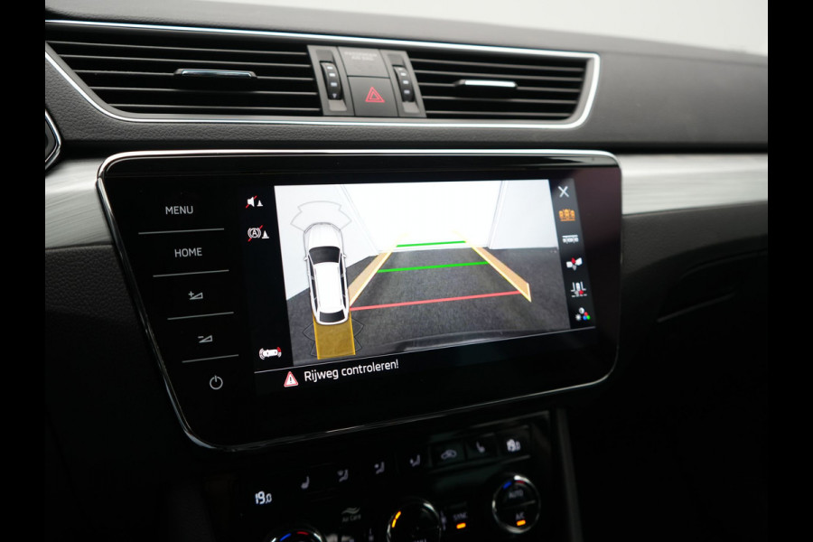 Škoda Superb Combi 1.4 TSI iV Business Edition PHEV 218pk Dealer O.H. | Adaptive Cruise | Camera | Stoelen Verwarmd | Apple Carplay | Navigatie | Crystal LED | DAB | Plug In Hybrid |