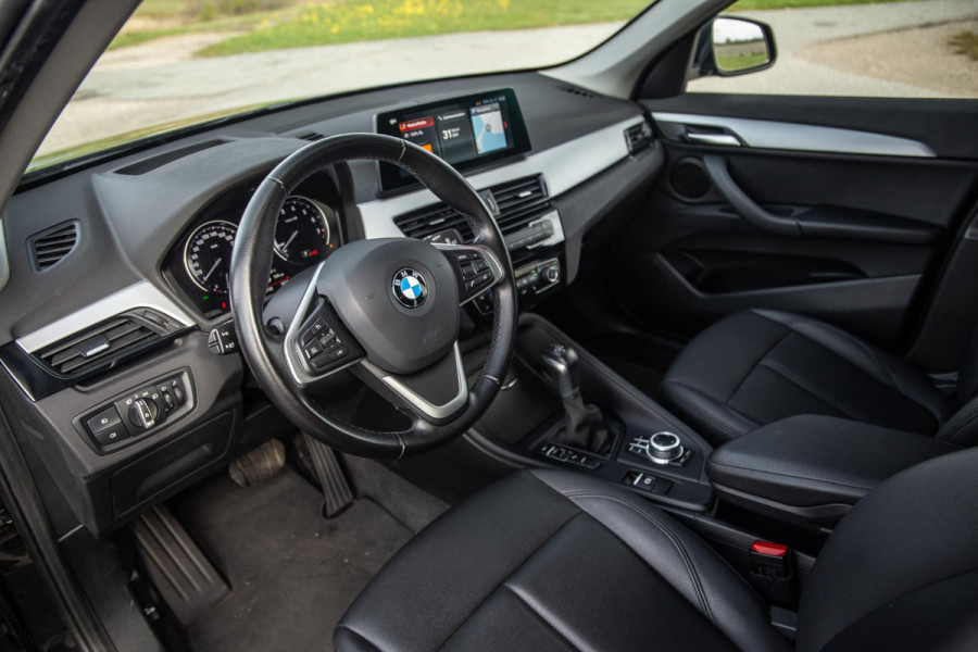 BMW X1 xDrive25e Executive CAMERA / CARPLAY / HEAD UP DISPLAY / LEDER / LED / CRUISE CONTROLE / STOELVERWARMING