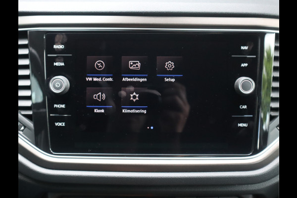 Volkswagen T-Roc 1.5 TSI Style Navi / Clima / Handgesch / Dealer onderhouden / Nieuwe Apk / BTW AUTO / 1e eigenaar / 150PK!