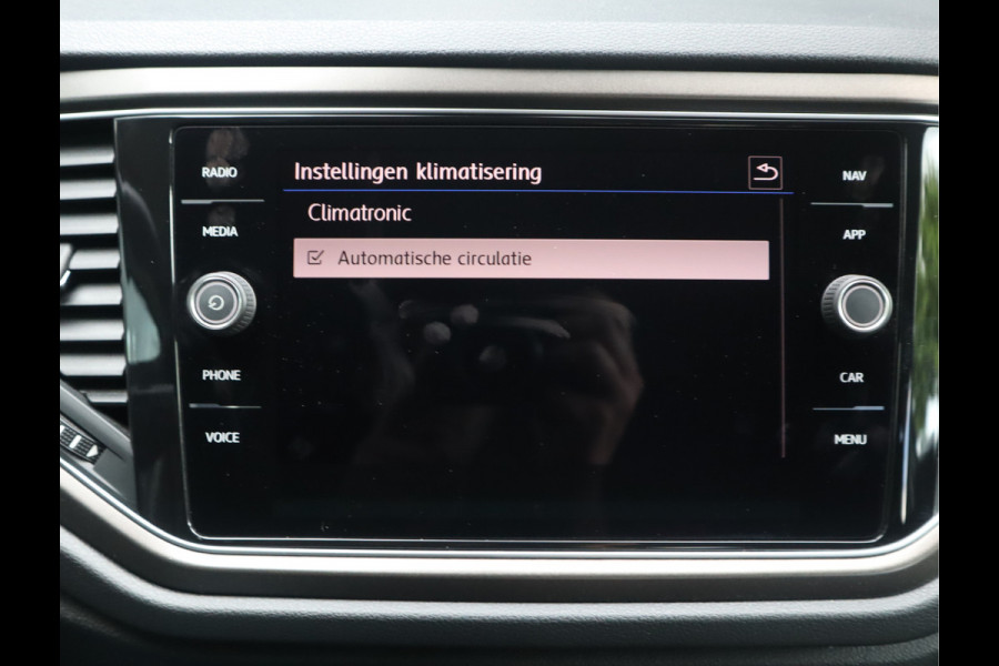 Volkswagen T-Roc 1.5 TSI Style Navi / Clima / Handgesch / Dealer onderhouden / Nieuwe Apk / BTW AUTO / 1e eigenaar / 150PK!