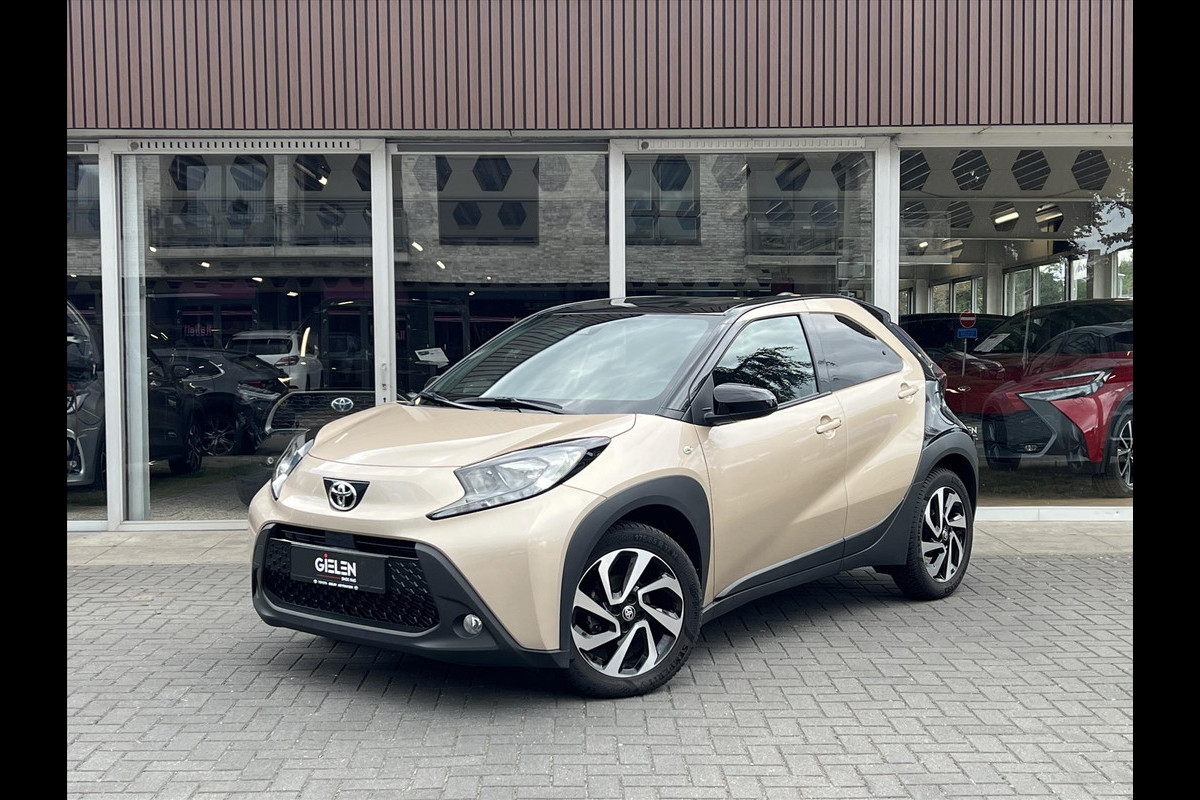 Toyota Aygo X 1.0 VVT-i MT Pulse Bi-tone | Ginger beige, 17 inch, Privacy glass, Apple CarPlay/Android auto, Airconditioning, Parkeercamera