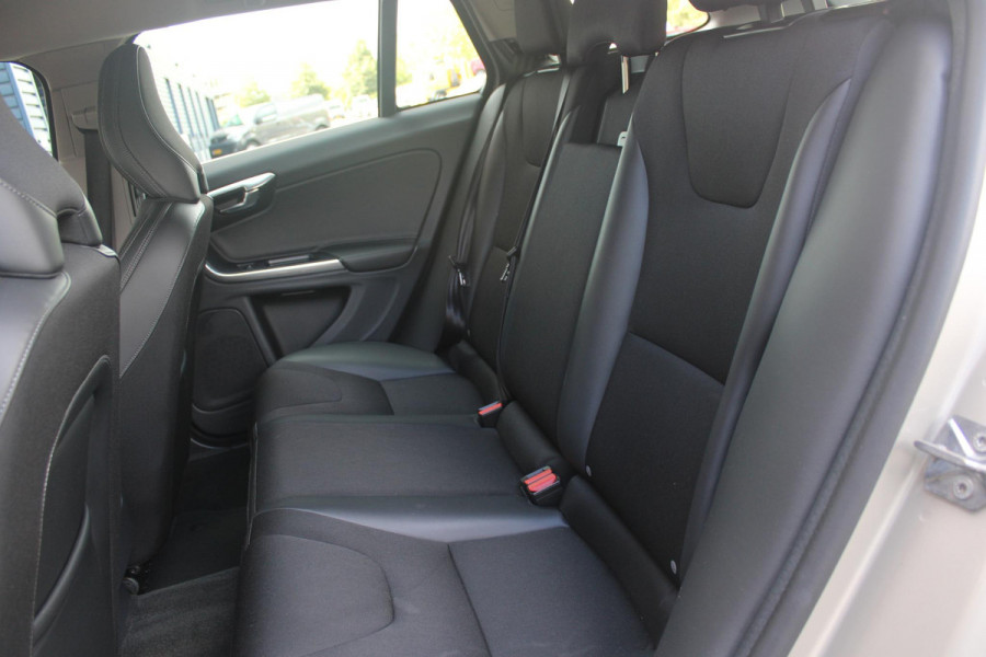 Volvo V90 2.0 T4 210PK R-DESIGN POLESTAR ENGINEERD | LUXURY LINE - PANORAMISCH SCHUIF/KANTEL DAK/HEAD-UP DISPLAY/PARK ASSIST CAMERA ACHTER/MET LEER BEKLEED DASHBOARD | PREMIUM AUDIO BY HARMAN KARDON PREMIUM AUDIO | R-DESIGN GEPERFOREERD NAPPA LEDEREN BEKLEDING MET CONTOURSTOELEN (SPORTSTOELEN) MET VERSTELBARE ZITVERLENGING | POWERSEATS -ELEKTRISCH VERSTELBARE VOORSTOELEN MET GEHEUGEN FUNCTIE OP BEIDE STOELEN | SCANDINAVIAN LINE - PARKEERVERWARMING MET TIMER (STANDKACHEL) / STOEL & STUUR VERWARMING / ACHTERBANK VERWARMING | ADAPTIVE CRUISECONTROL MET PILOT ASSIST | FULL LED KOPLA