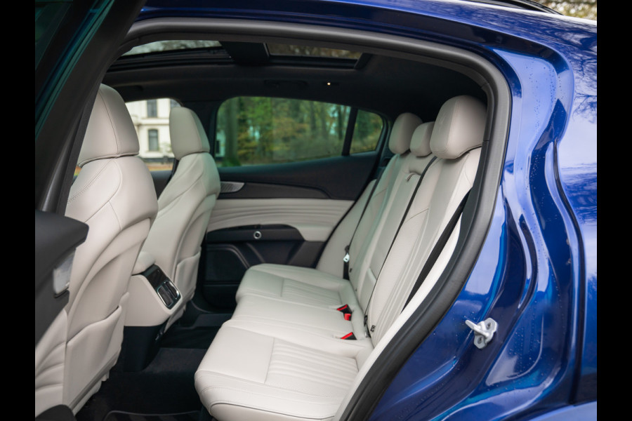 Maserati Grecale Modena 330pk | Pano-dak | Luchtvering | 21 inch | Stoelventilatie