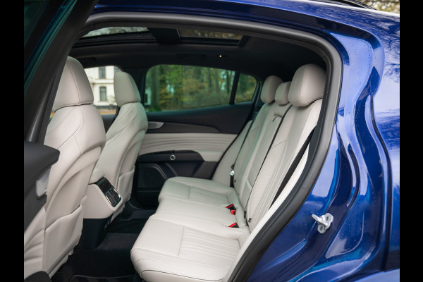 Maserati Grecale Modena 330pk | Pano-dak | Luchtvering | 21 inch | Stoelventilatie