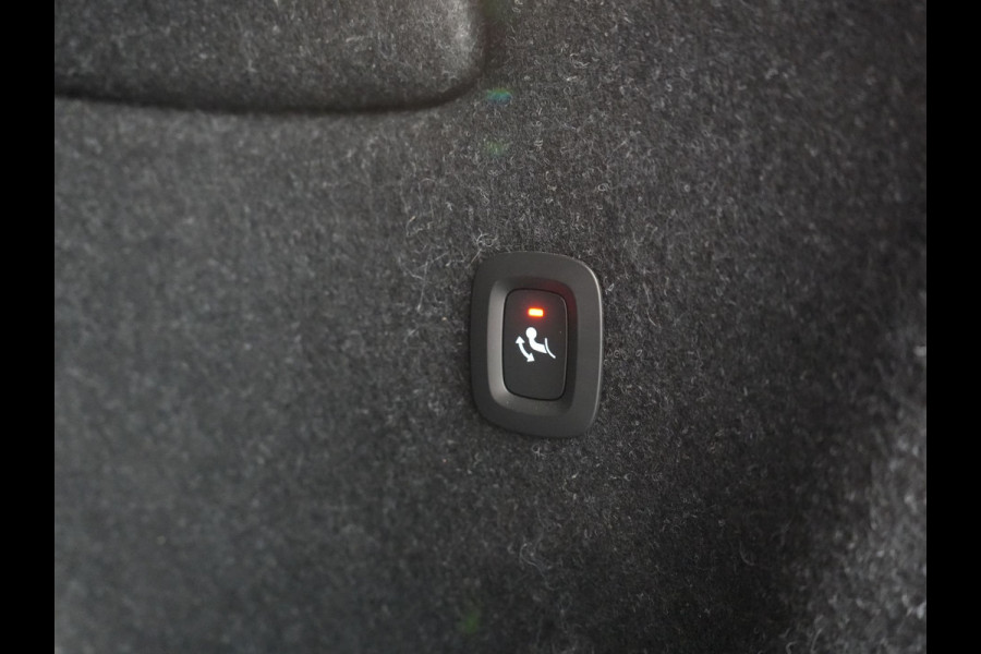 Volvo XC40 Recharge Ultimate 70 kWh 232pk Dealer O.H | Trekhaak Af Fabriek | Panodak | Adaptive Cruise | 360 Camera | Sportstoelen Memory & Verwarmd | Harman / Kardon | Keyless | Blis | Google Assistent | Stuur Verwarmd | Apple Carplay | DAB |
