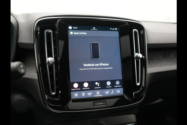 Volvo XC40 Recharge Ultimate 70 kWh 232pk Dealer O.H | Trekhaak Af Fabriek | Panodak | Adaptive Cruise | 360 Camera | Sportstoelen Memory & Verwarmd | Harman / Kardon | Keyless | Blis | Google Assistent | Stuur Verwarmd | Apple Carplay | DAB |