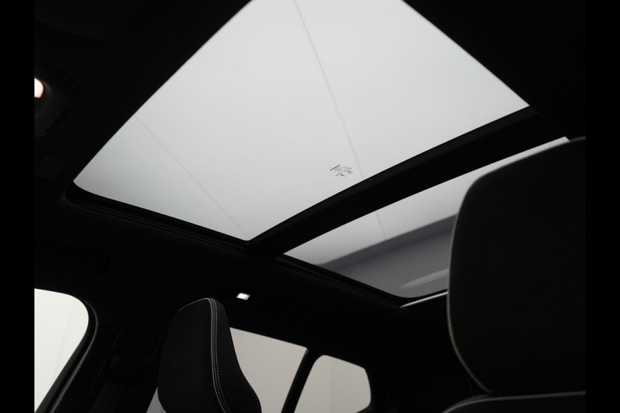 Volvo XC40 Recharge Ultimate 69 kWh 232pk | Trekhaak Af Fabriek | Panodak | Warmtepomp | 360 Camera | BLIS | Harman / Kardon | Adaptive Cruise | Sportstoelen Memory & Verwarmd | Keyless | Apple Carplay | Pilot Assist | DAB | 20"L.M |