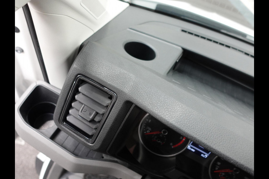 Volkswagen Crafter 177pk Automaat L3H3 / L2H2 Airco Cruise control Navigatie Camera Apple Carplay Sidebars
