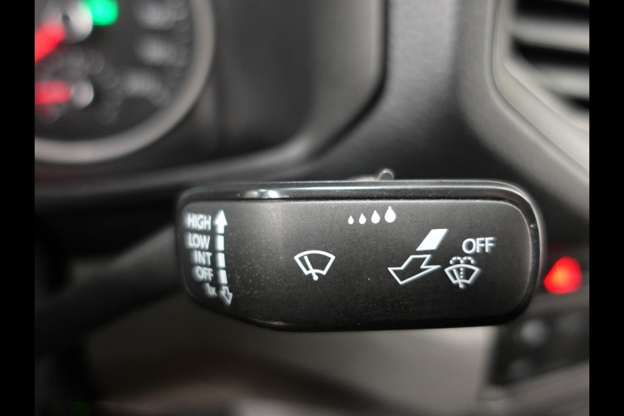 Volkswagen Crafter 177pk Automaat L3H3 / L2H2 Airco Cruise control Navigatie Camera Apple Carplay Sidebars