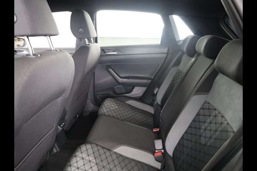 Volkswagen Polo 1.0 TSI R-Line 95 PK | Camera | Navigatie | Parkeersensoren | 17 Inch