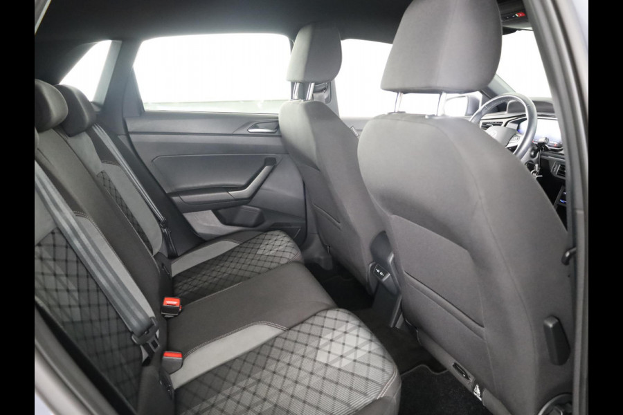 Volkswagen Polo 1.0 TSI R-Line 95 PK | Camera | Navigatie | Parkeersensoren | 17 Inch