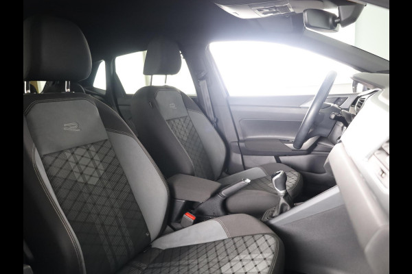 Volkswagen Polo 1.0 TSI R-Line 95 PK | Camera | Navigatie | Parkeersensoren | 17 Inch