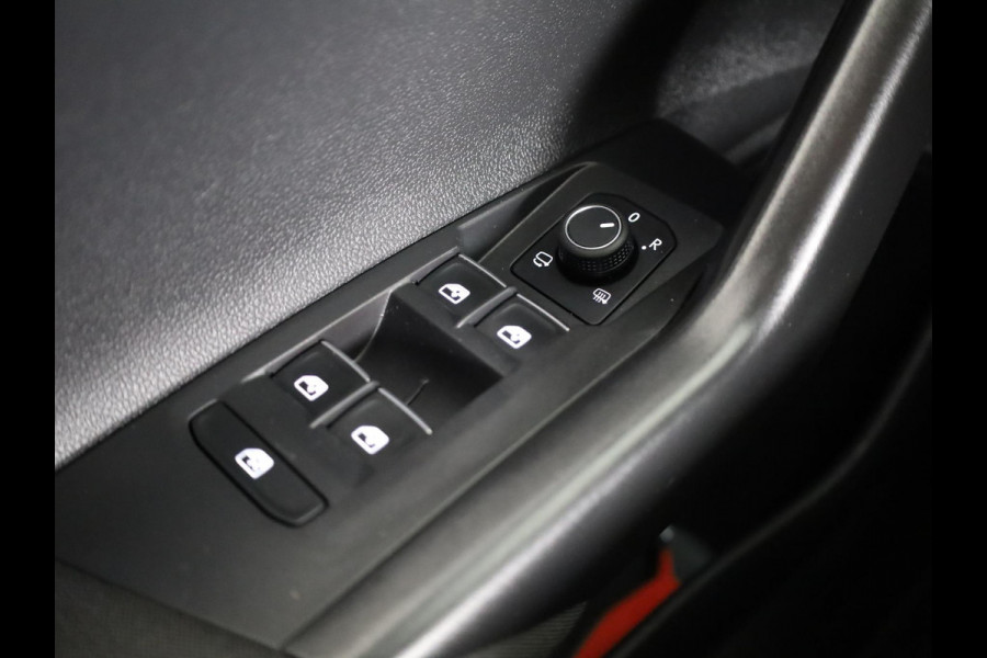 Volkswagen Polo 1.0 TSI R-Line 95 PK | Camera | Navigatie | Parkeersensoren | 17 Inch