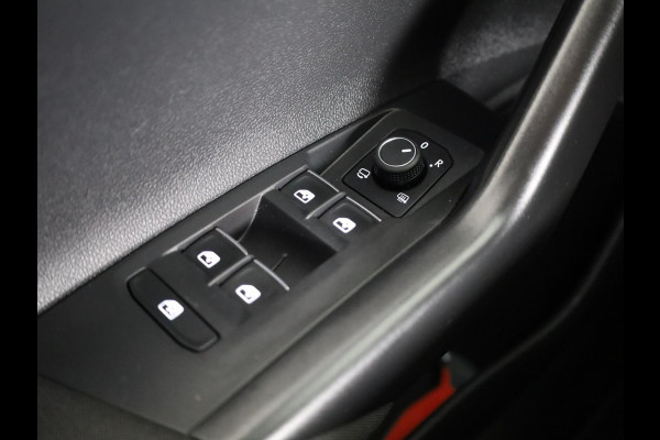 Volkswagen Polo 1.0 TSI R-Line 95 PK | Camera | Navigatie | Parkeersensoren | 17 Inch