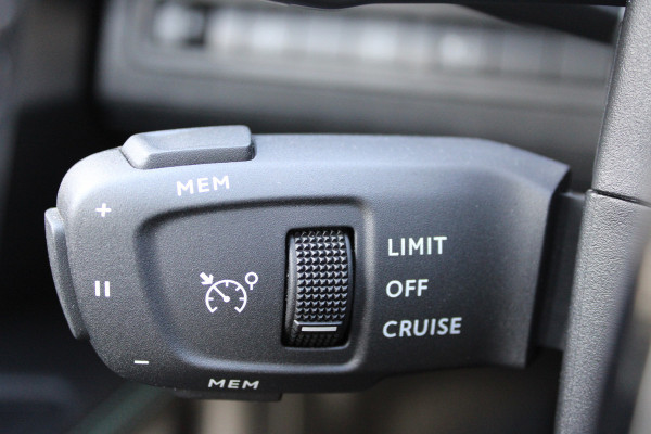 Peugeot 3008 1.6 HYbrid 225 Allure | BLIS | Camera | Cruise control | Navigatie | Stoelverwarming