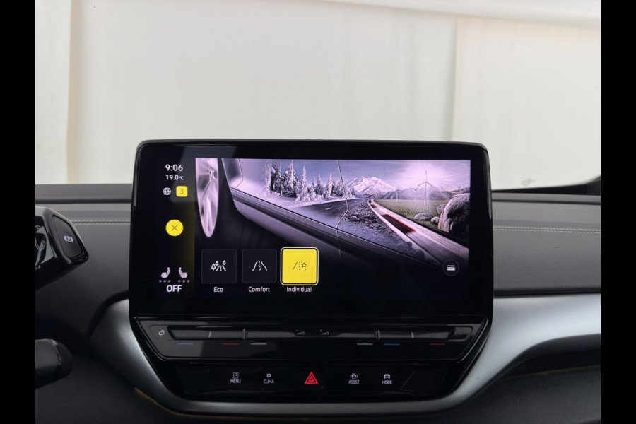 Volkswagen ID.5 Pro Business 77 kWh [3-Fase-11kW] {SoH-93%} (INCL.BTW) *HEAD-UP | LEATHER-FABRIC | FULL-LED | ADAPTIE-CRUISE |  DIGI-COCKPIT | HEATED-COMFORTSEATS | KEYLESS | DAB+ | AMBIENT-LIGHT | NAVI-FULLMAP | CAMERA | TOWBAR | 19''ALU*
