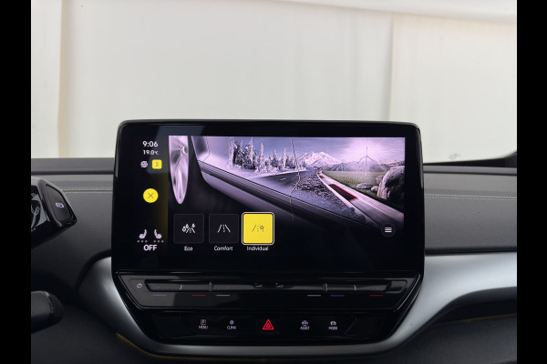 Volkswagen ID.5 Pro Business 77 kWh [3-Fase-11kW] {SoH-93%} (INCL.BTW) *HEAD-UP | LEATHER-FABRIC | FULL-LED | ADAPTIE-CRUISE |  DIGI-COCKPIT | HEATED-COMFORTSEATS | KEYLESS | DAB+ | AMBIENT-LIGHT | NAVI-FULLMAP | CAMERA | TOWBAR | 19''ALU*